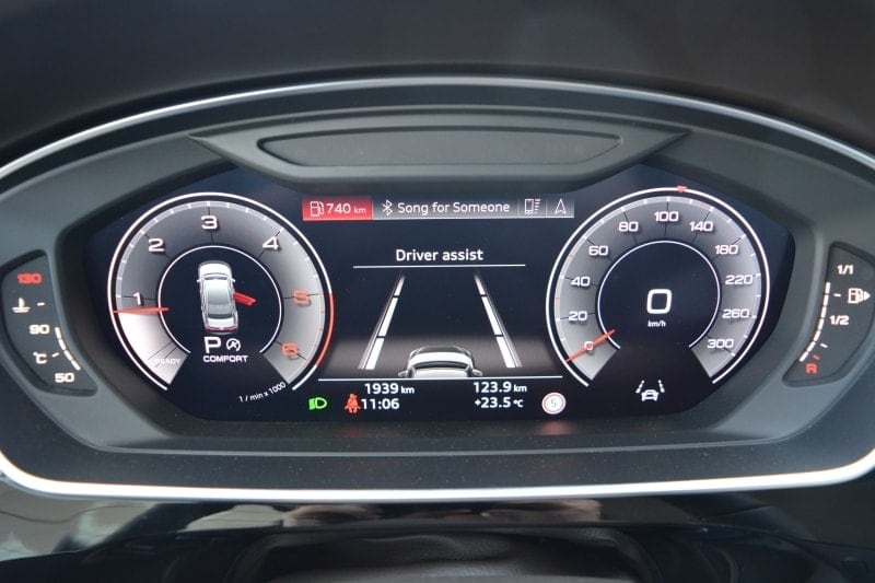PD website road test Audi A8L dashboard 1