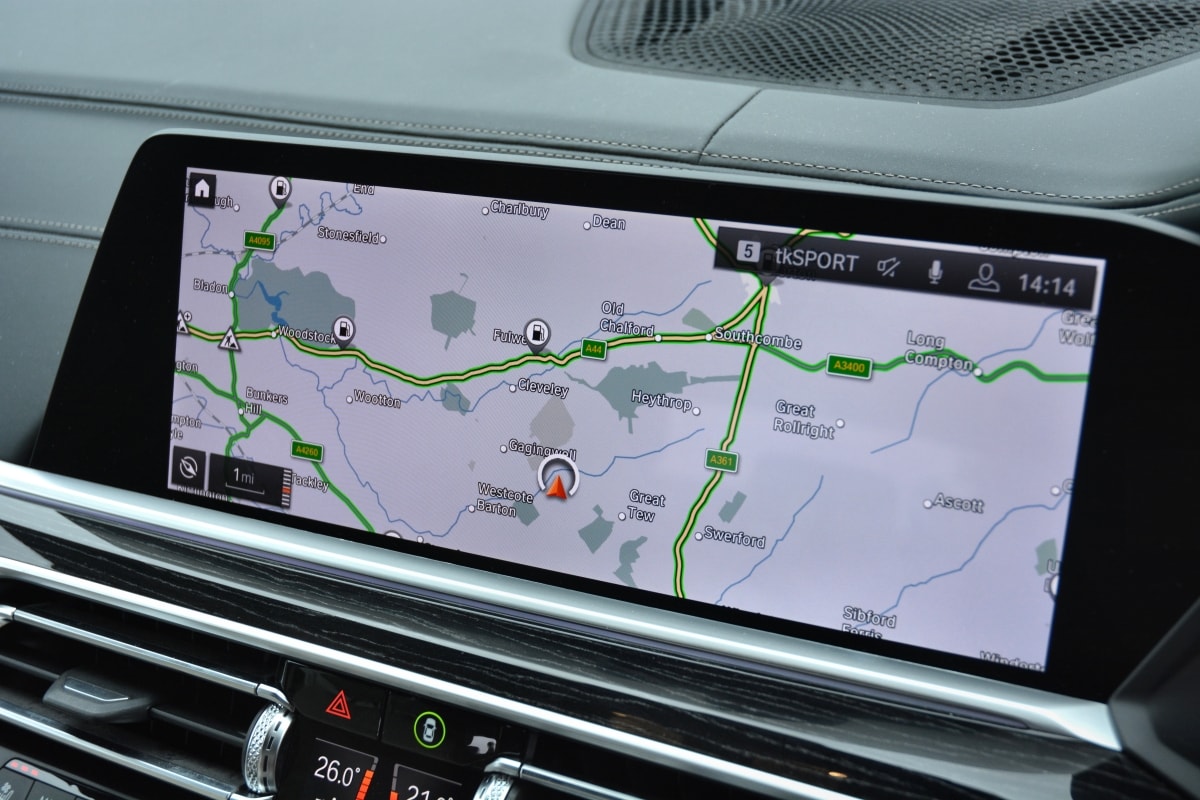 BMW X7 satnav