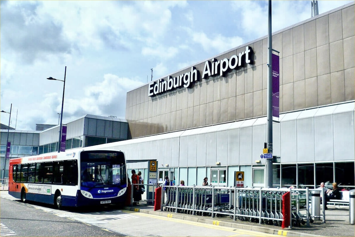 By Taxi  Edinburgh Airport