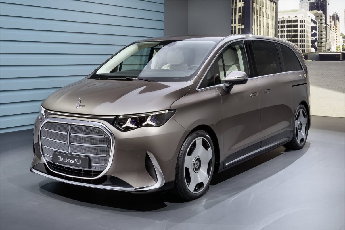 Mercedes-Benz addresses EV range issue in next-generation VLE people-mover - Professional Driver Magazine